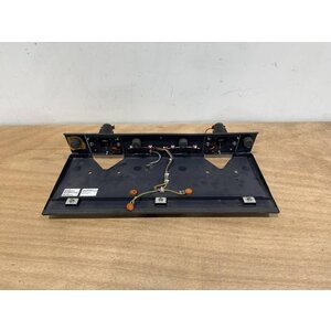 FLOOD LIGHT UNIT CENTER P/N: 2LA005542-50 S/N: 1063284