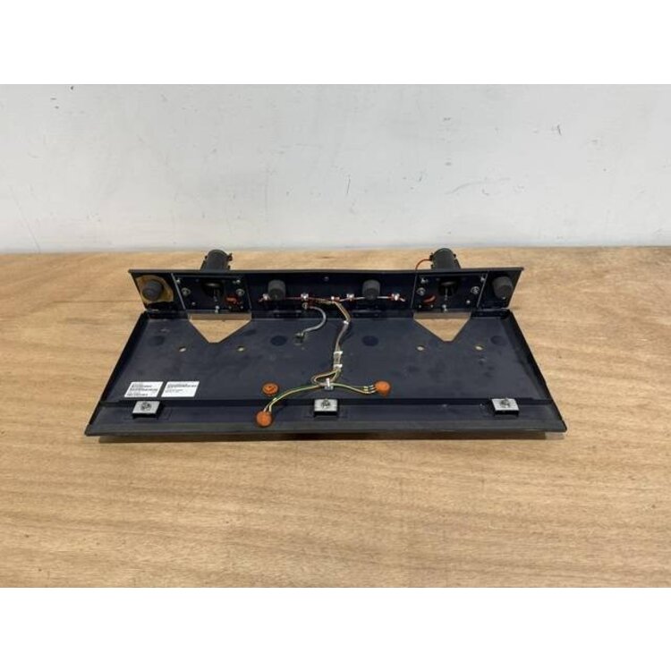 FLOOD LIGHT UNIT CENTER P/N: 2LA005542-50 S/N: 1063284