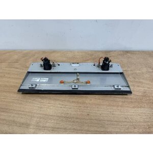 FLOOD LIGHT UNIT CENTER P/N: 2LA005542-50 S/N: 1724700