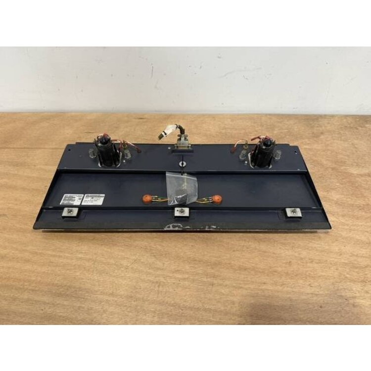 FLOOD LIGHT UNIT CENTER P/N: 2LA005542-51 S/N: 363869