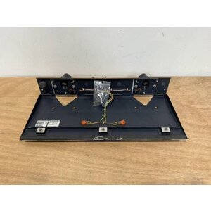 FLOOD LIGHT UNIT CENTER P/N: 2LA005542-51 S/N: 363869