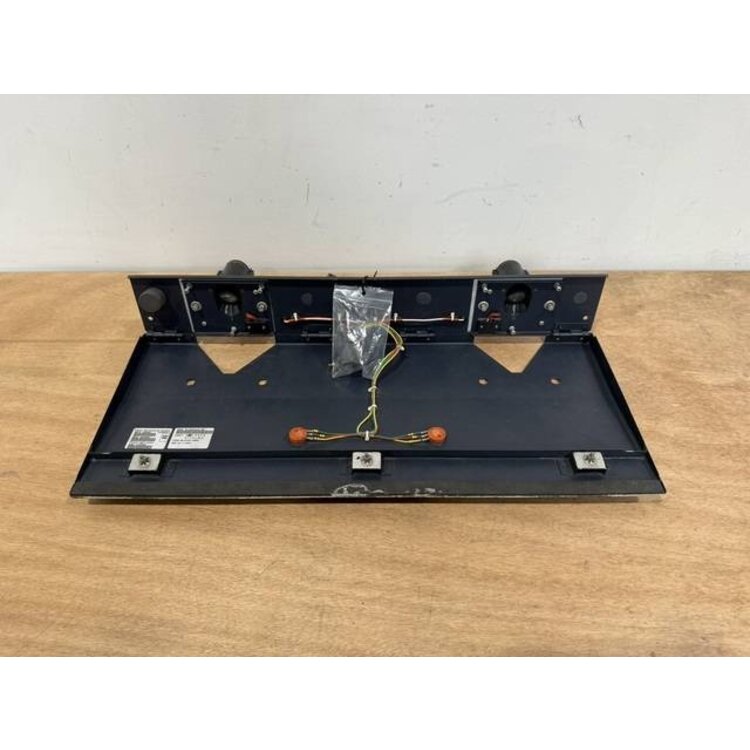 FLOOD LIGHT UNIT CENTER P/N: 2LA005542-51 S/N: 363869