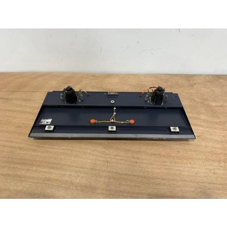 FLOOD LIGHT UNIT CENTER P/N: 2LA005542-52 S/N: 509