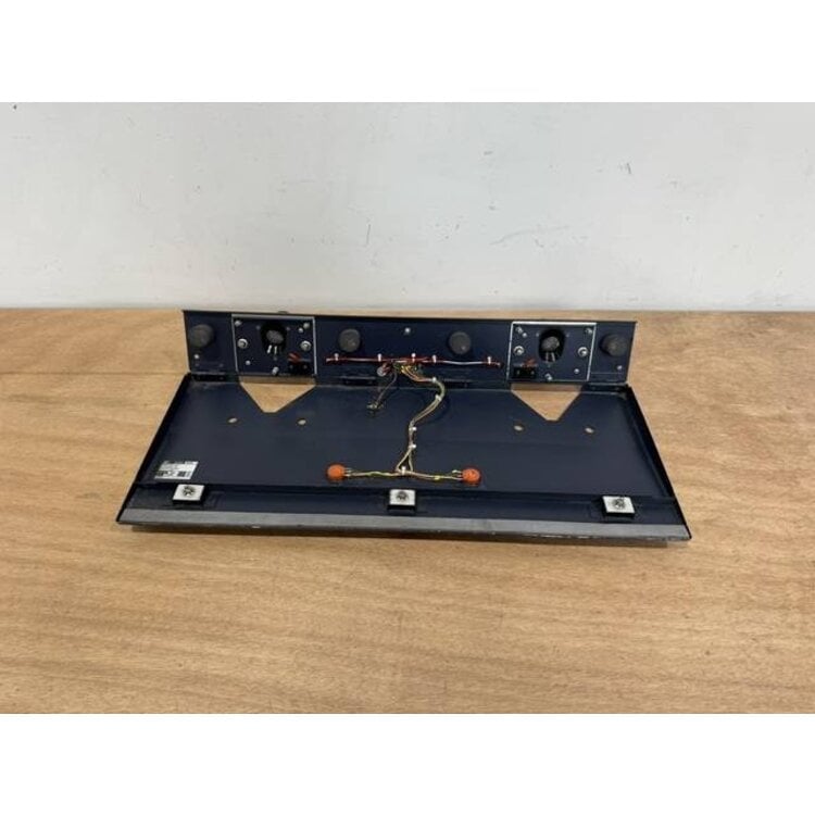 FLOOD LIGHT UNIT CENTER P/N: 2LA005542-52 S/N: 509