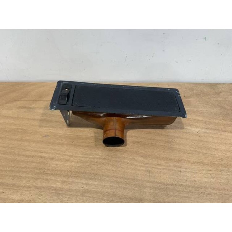 OUTLET ASSY RH P/N: D2121208600100 S/N: SI042054