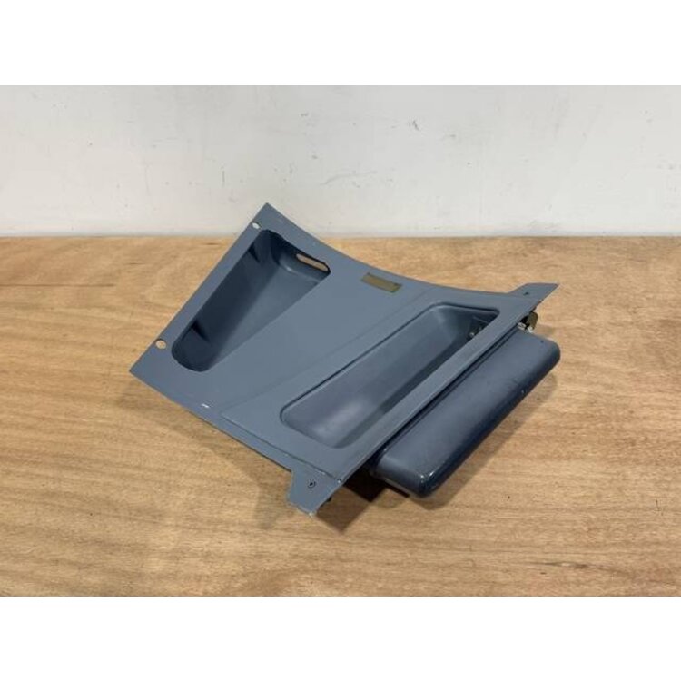 PANEL ASSY RH ESCAPE ROPE PANEL P/N: D2511229700100 S/N: SI011036