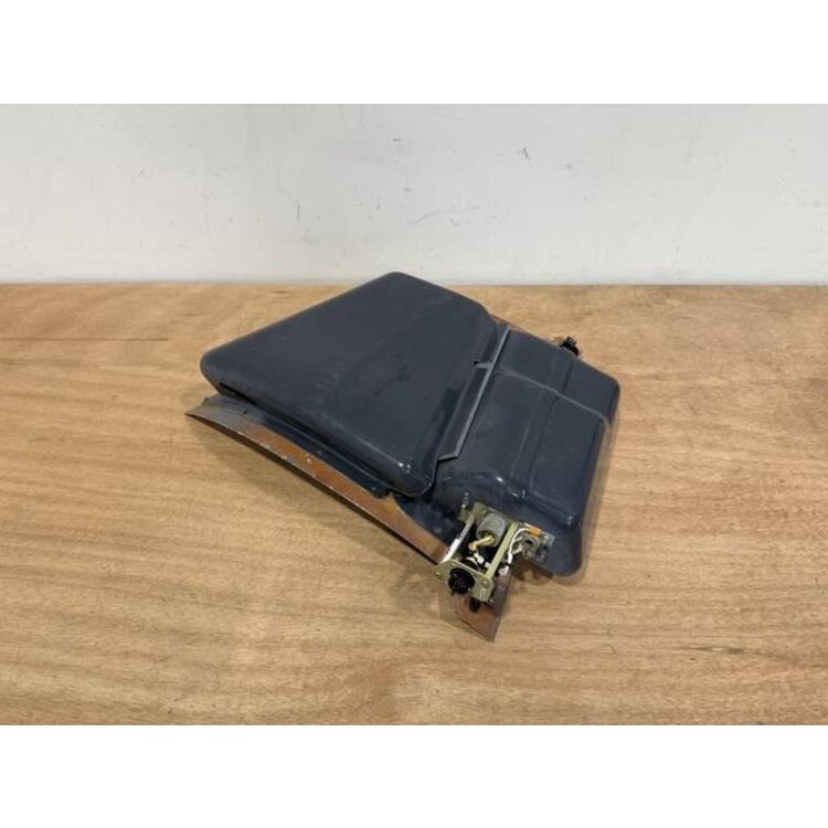 PANEL ASSY RH ESCAPE ROPE PANEL P/N: D2511229700100 S/N: SI011036