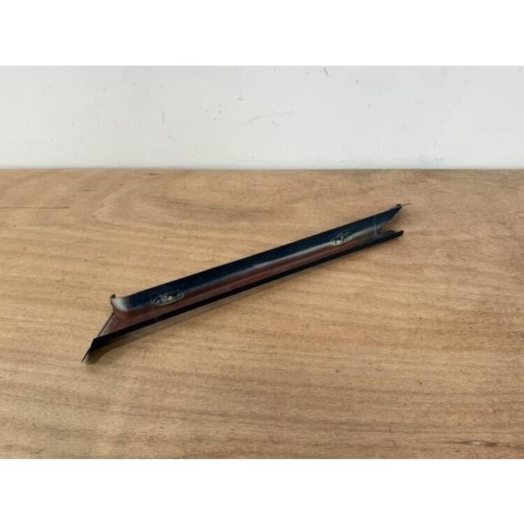 POST ASSY RH SIDE P/N: D2511229500100 S/N: SI062045