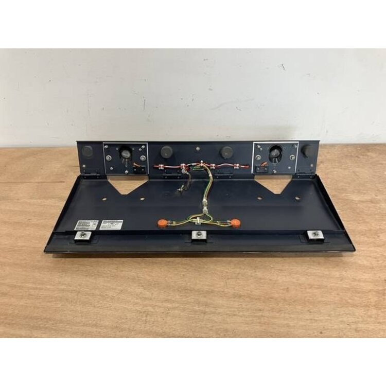 FLOOD LIGHT UNIT CENTER P/N: 2LA005542-50 S/N: 397819