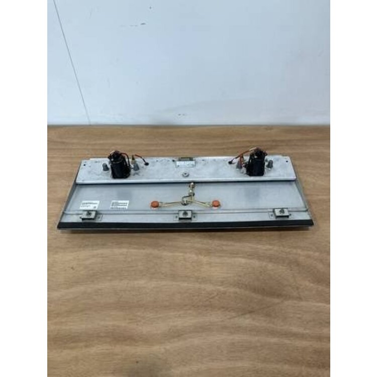 FLOOD LIGHT UNIT CENTER P/N: 2LA005542-50 S/N: 1154075
