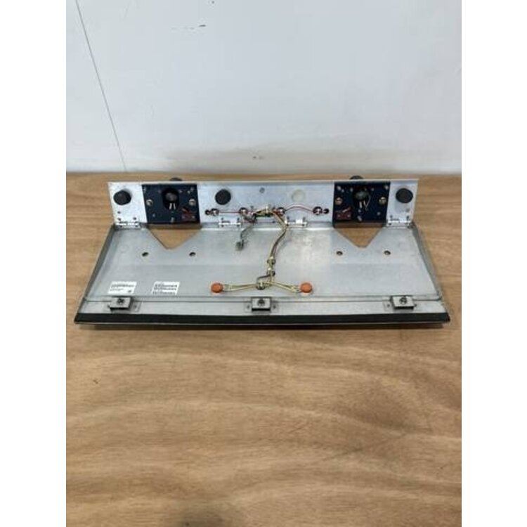 FLOOD LIGHT UNIT CENTER P/N: 2LA005542-50 S/N: 1154075