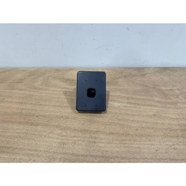 BRACKET ASSY COMPASS P/N: D2511007300500 S/N: SI070039