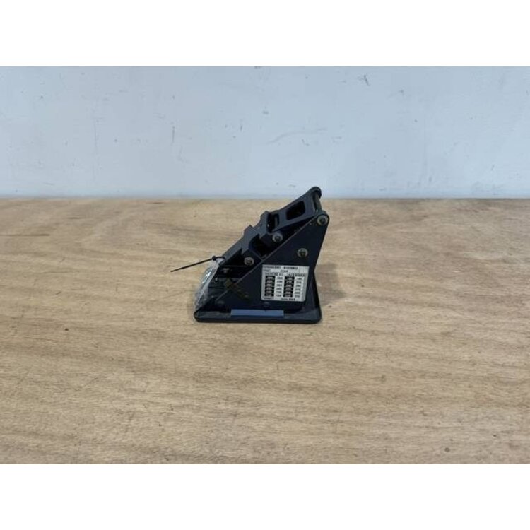 BRACKET ASSY COMPASS P/N: D2511007300500 S/N: SI070039