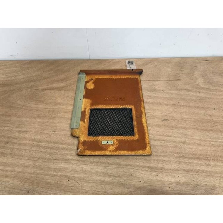 CLOSING PANEL LH P/N: D2511220800000 S/N: SI020047