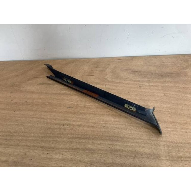 POST ASSY LH SIDE P/N: D2511229500000 S/N: SI057048