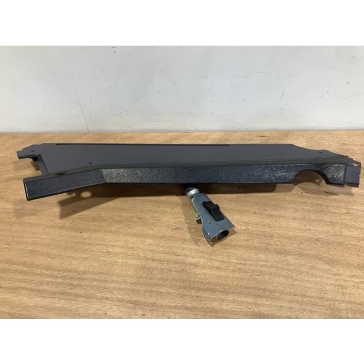 FOAM STRIP ASSY FRT LH P/N: D2511228300000 S/N: SI009045