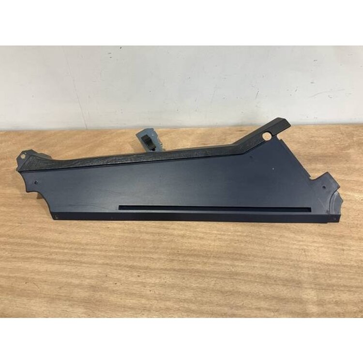 FOAM STRIP ASSY FRT LH P/N: D2511228300000 S/N: SI009045