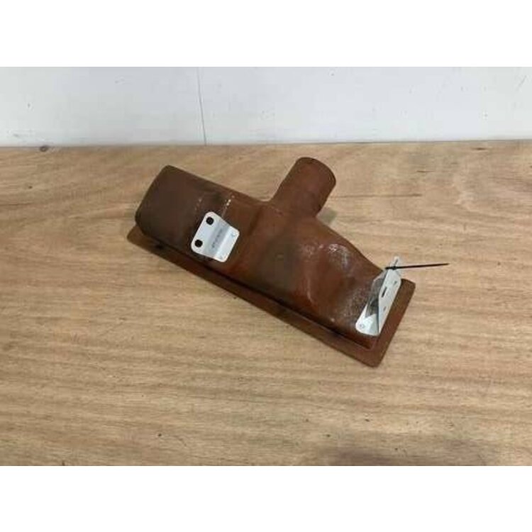 OUTLET ASSY LH P/N: D2121208600000 S/N: SI025055
