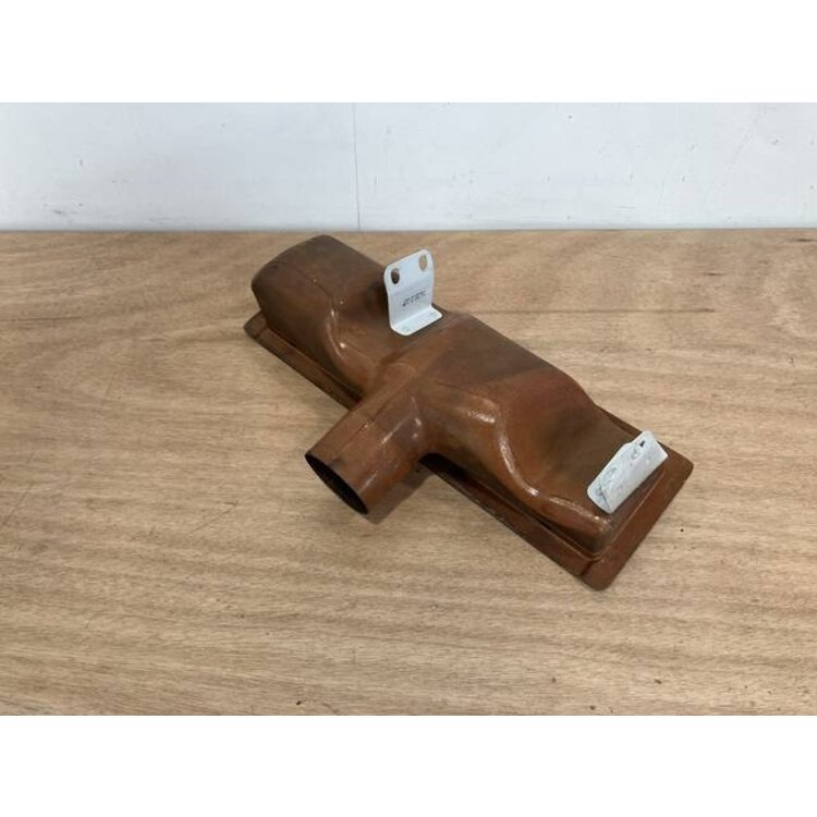 OUTLET ASSY RH P/N: D2121208600100 S/N: SI042057
