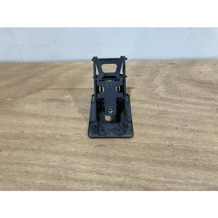 BRACKET ASSY COMPASS P/N: D2511007300500 S/N: SI070041