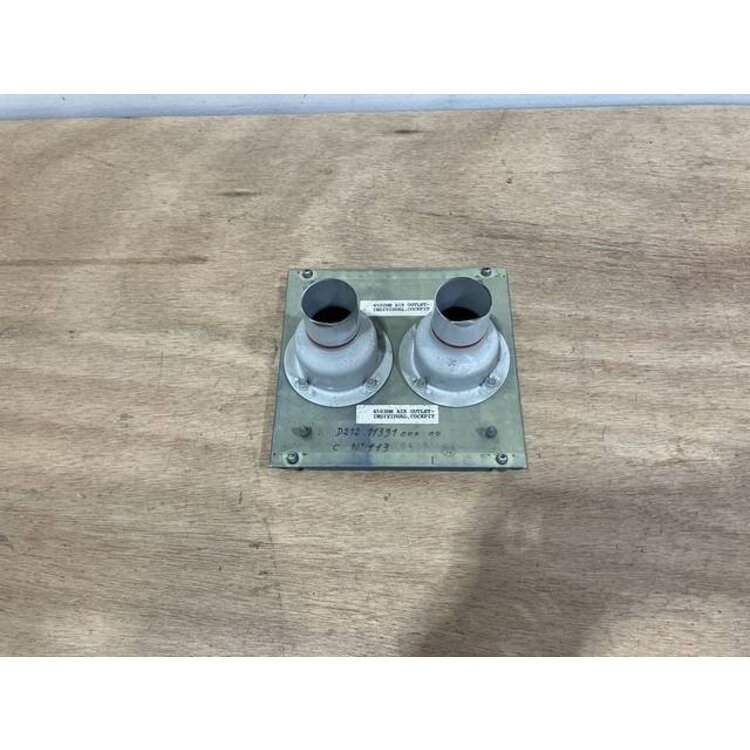 STRUCTURE AIR OUTLET OVERHEAD P/N: D2121139100000 S/N: SI072034