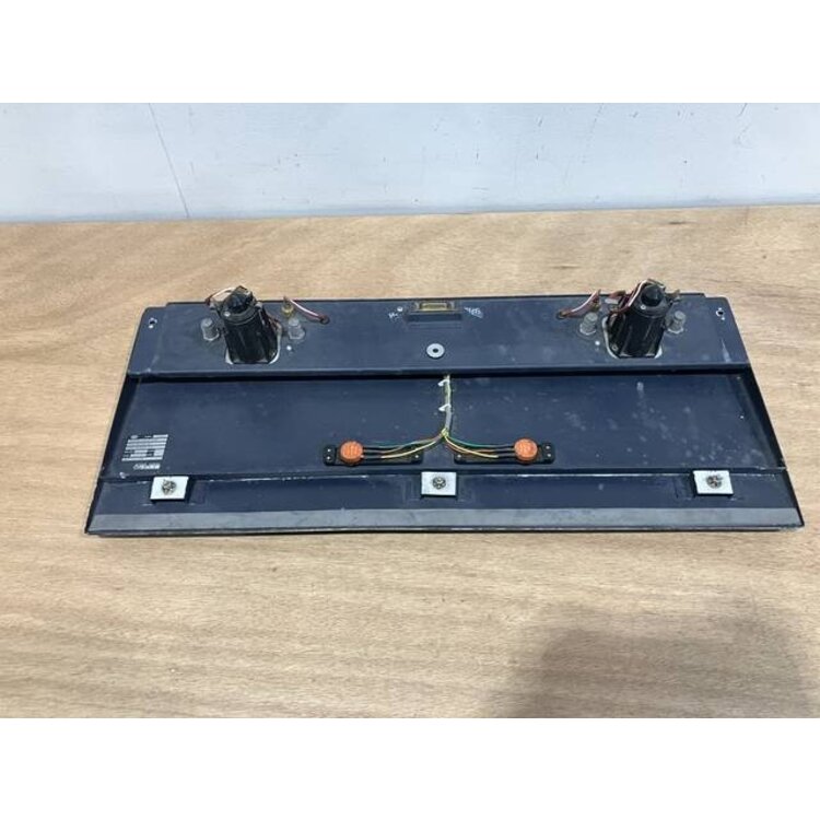 FLOOD LIGHT UNIT CENTER P/N: 2LA005542-20 S/N: 109