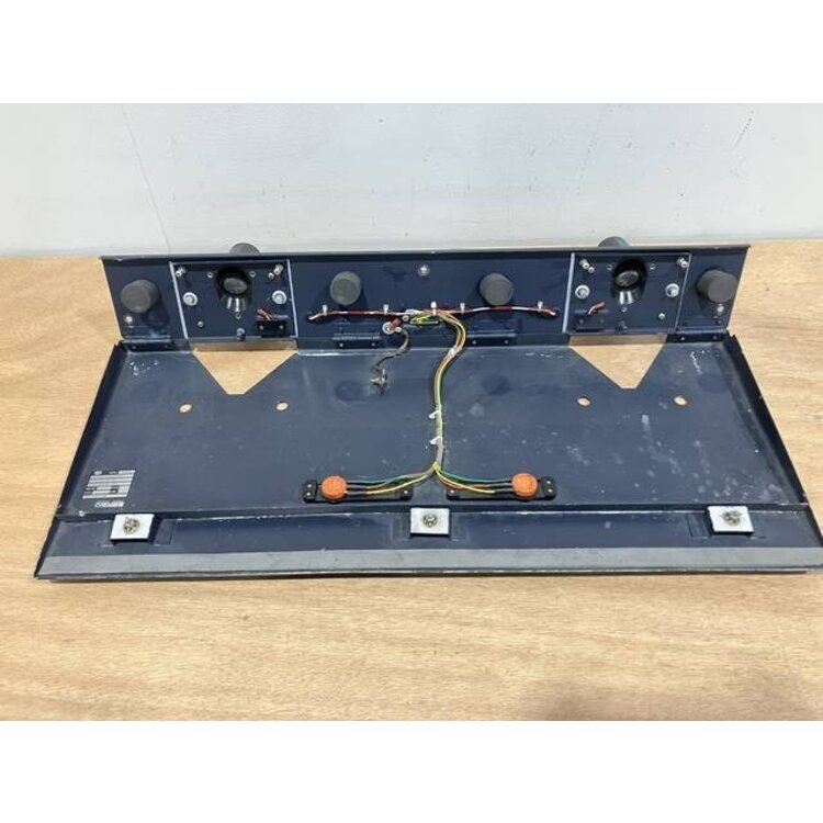 FLOOD LIGHT UNIT CENTER P/N: 2LA005542-20 S/N: 109