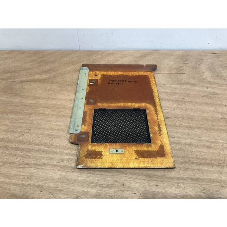 CLOSING PANEL LH P/N: D2511220800000 S/N: SI020049