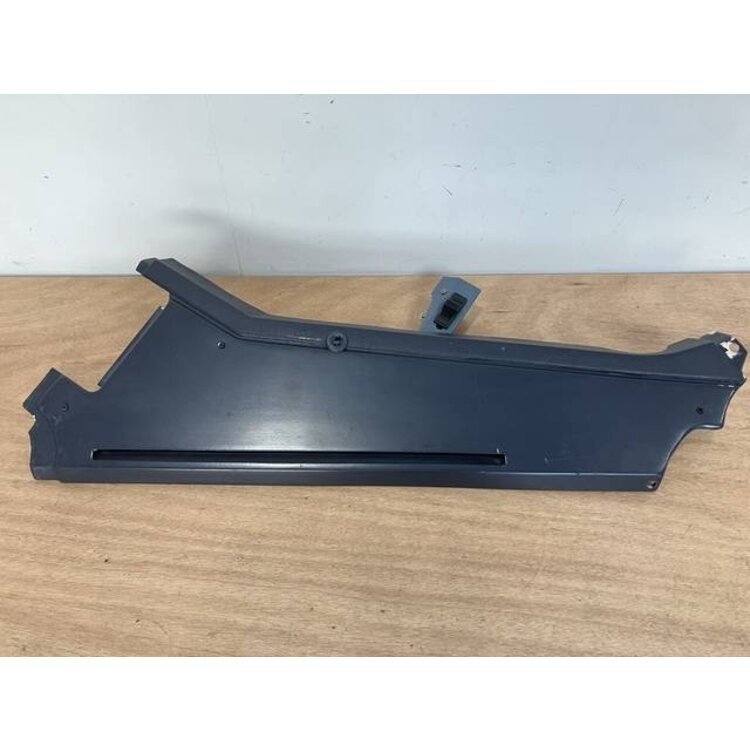 FOAM STRIP ASSY FRT RH P/N: D2511227600000 S/N: SI018043