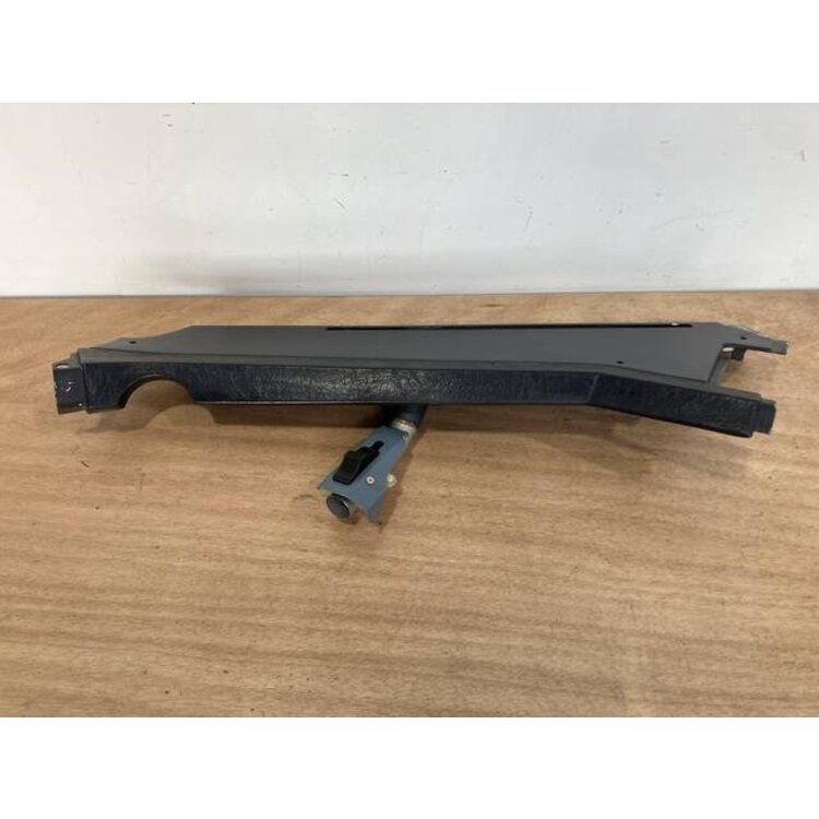 FOAM STRIP ASSY FRT RH P/N: D2511227600000 S/N: SI018044
