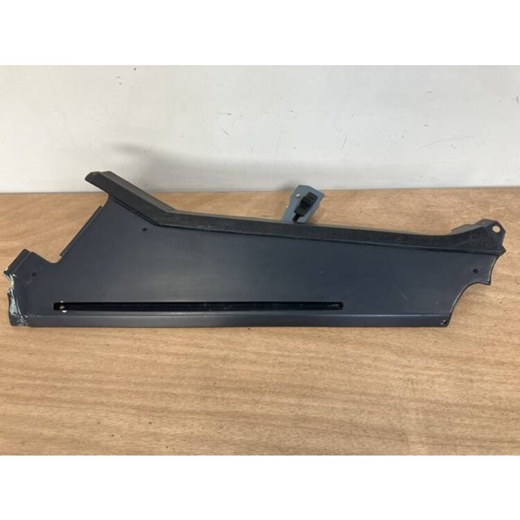 FOAM STRIP ASSY FRT RH P/N: D2511227600000 S/N: SI018044
