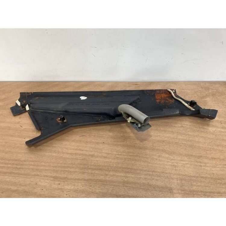 FOAM STRIP ASSY FRT RH P/N: D2511227600000 S/N: SI018044