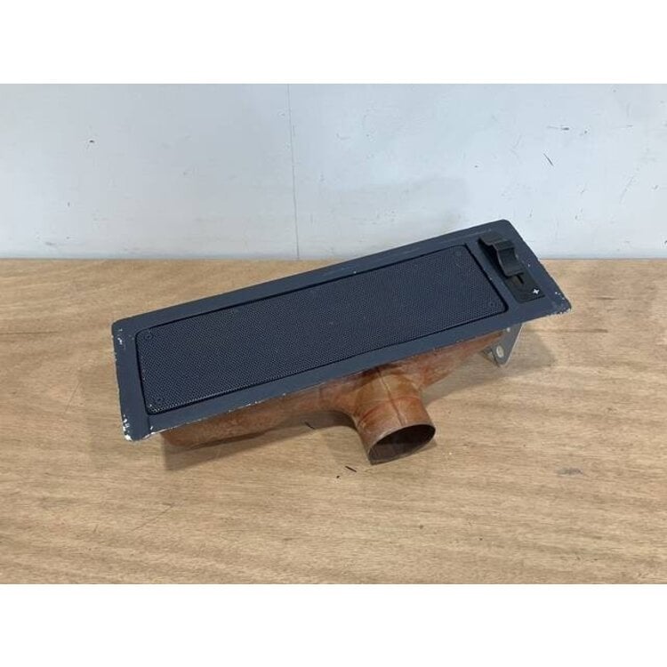 OUTLET ASSY LH P/N: D2121208600000 S/N: SI025057