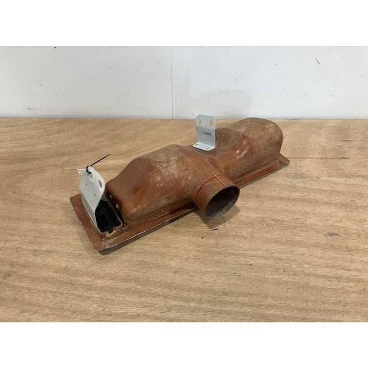 OUTLET ASSY LH P/N: D2121208600000 S/N: SI025057