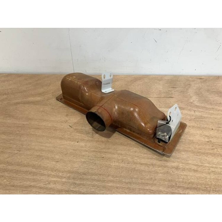 OUTLET ASSY RH P/N: D2121208600100 S/N: SI042059