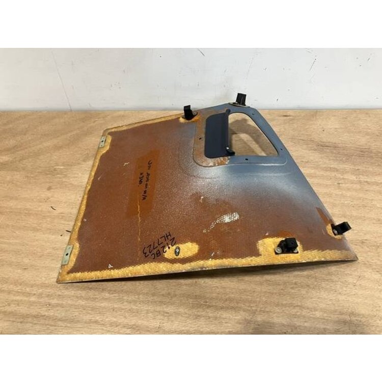 PANEL ASSY RH FOAM GRIP PANEL P/N: D2511231600100 S/N: SI014049