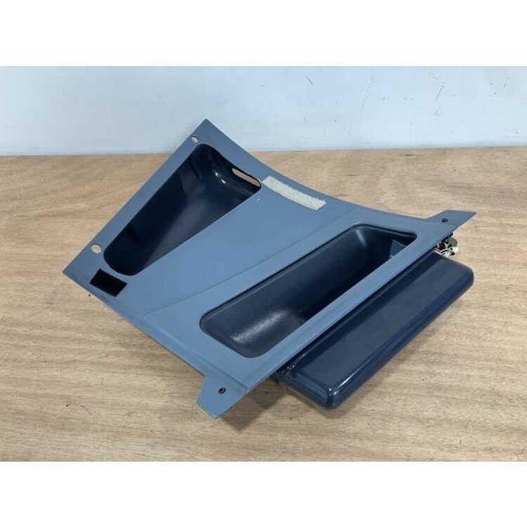 PANEL ASSY RH ESCAPE ROPE PANEL P/N: D2511229700100 S/N: SI011040
