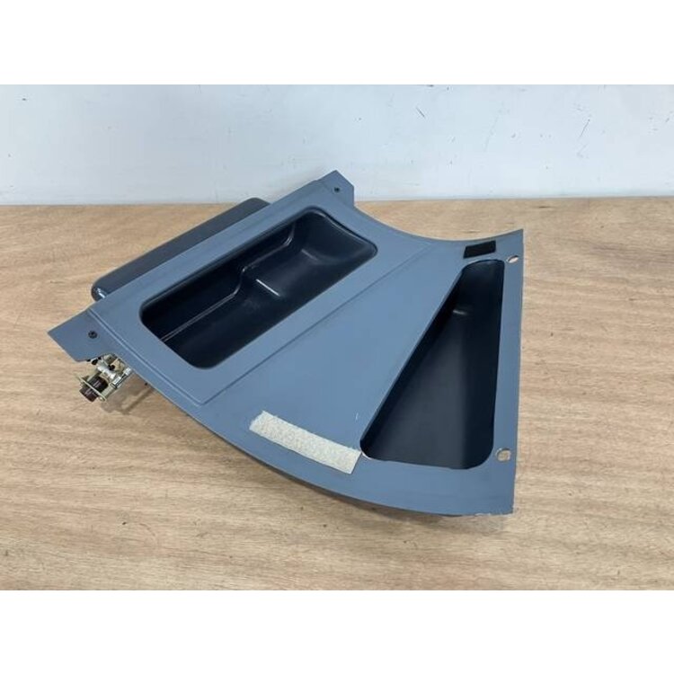 PANEL ASSY RH ESCAPE ROPE PANEL P/N: D2511229700100 S/N: SI011040