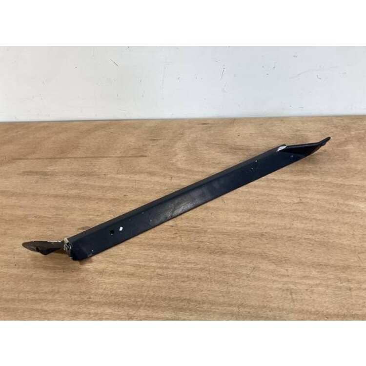 POST ASSY RH SIDE P/N: D2511229500100 S/N: SI062050