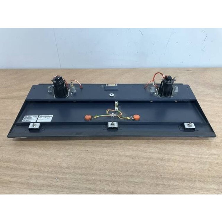FLOOD LIGHT UNIT CENTER P/N: 2LA005542-50 S/N: 371733
