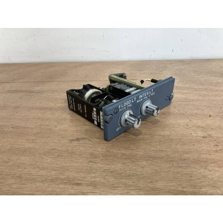 111VU FLOOD LIGHT PANEL P/N: D9251504600000 S/N: PB10952