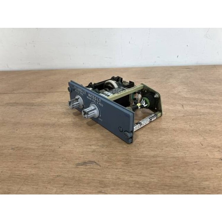 111VU FLOOD LIGHT PANEL P/N: D9251504600000 S/N: PB10952