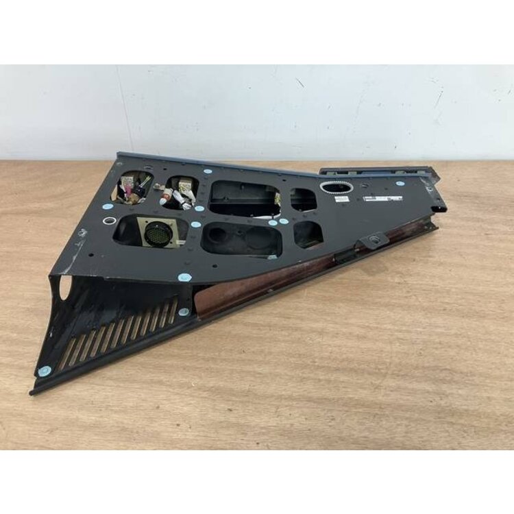 130VU GLARESHIELD PANEL P/N: D9251505100000 S/N: PB10951