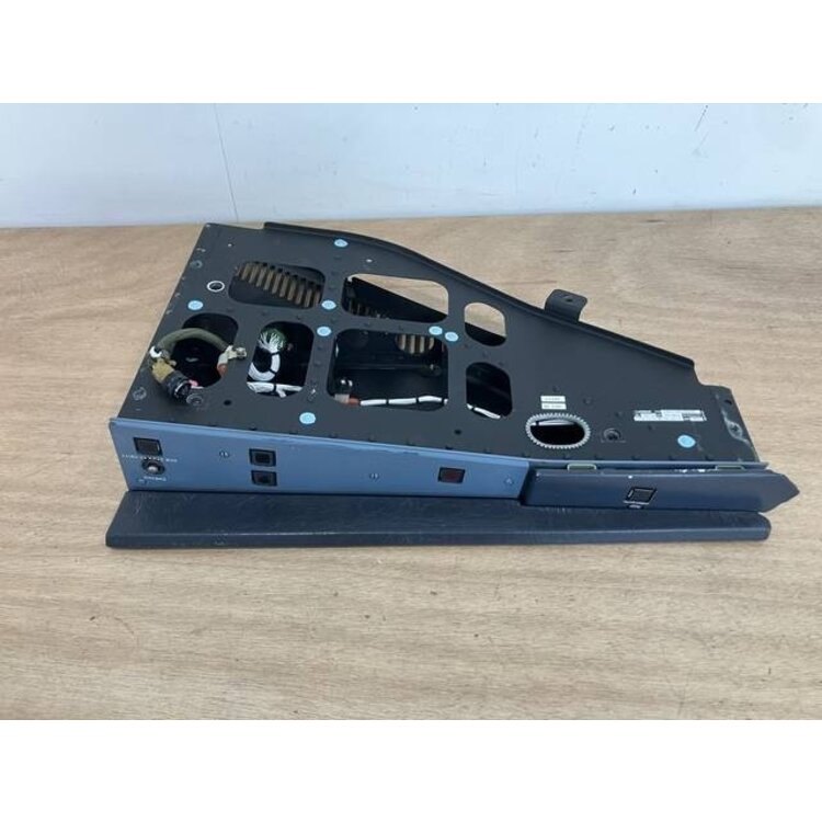 131VU GLARESHIELD PANEL P/N: D9251505200000 S/N: PB10934