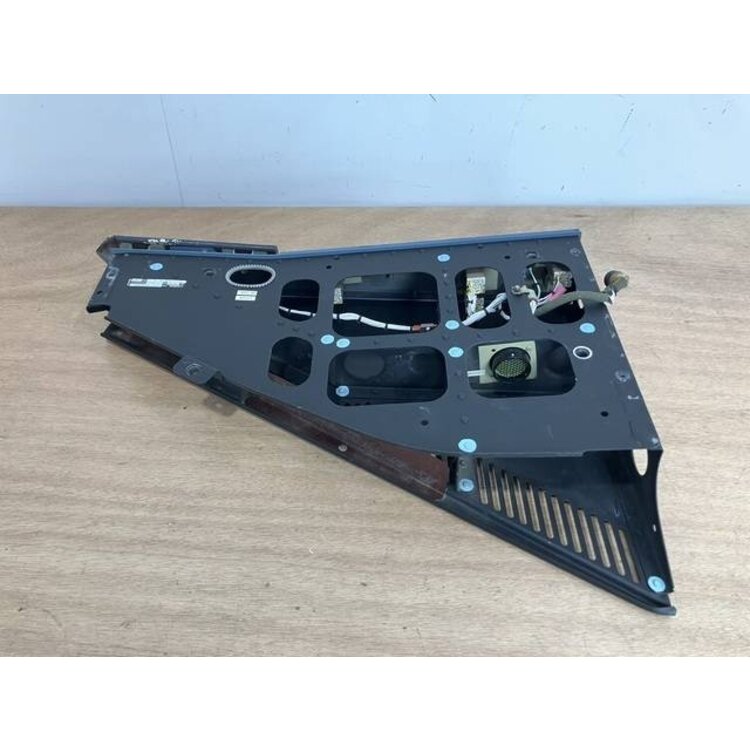 131VU GLARESHIELD PANEL P/N: D9251505200000 S/N: PB10934