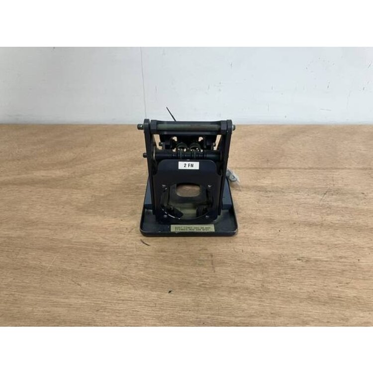 BRACKET ASSY COMPASS P/N: D2511007300500 S/N: SI070042