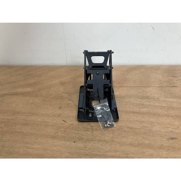 BRACKET ASSY COMPASS P/N: D2511007300500 S/N: SI070042