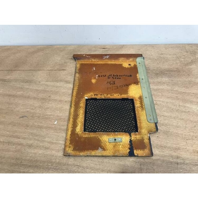 CLOSING PANEL RH P/N: D2511220800100 S/N: SI037053