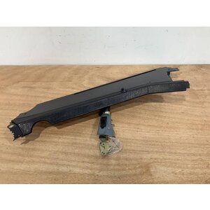 FOAM STRIP ASSY FRT RH P/N: D2511227600000 S/N: SI018046