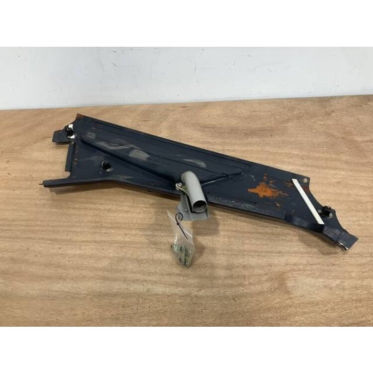 FOAM STRIP ASSY FRT RH P/N: D2511227600000 S/N: SI018047